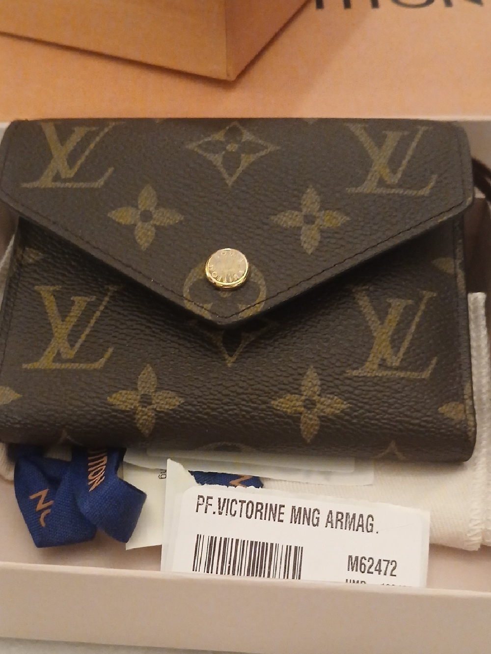 Louis Vuttion Wallet in brand new Condition
